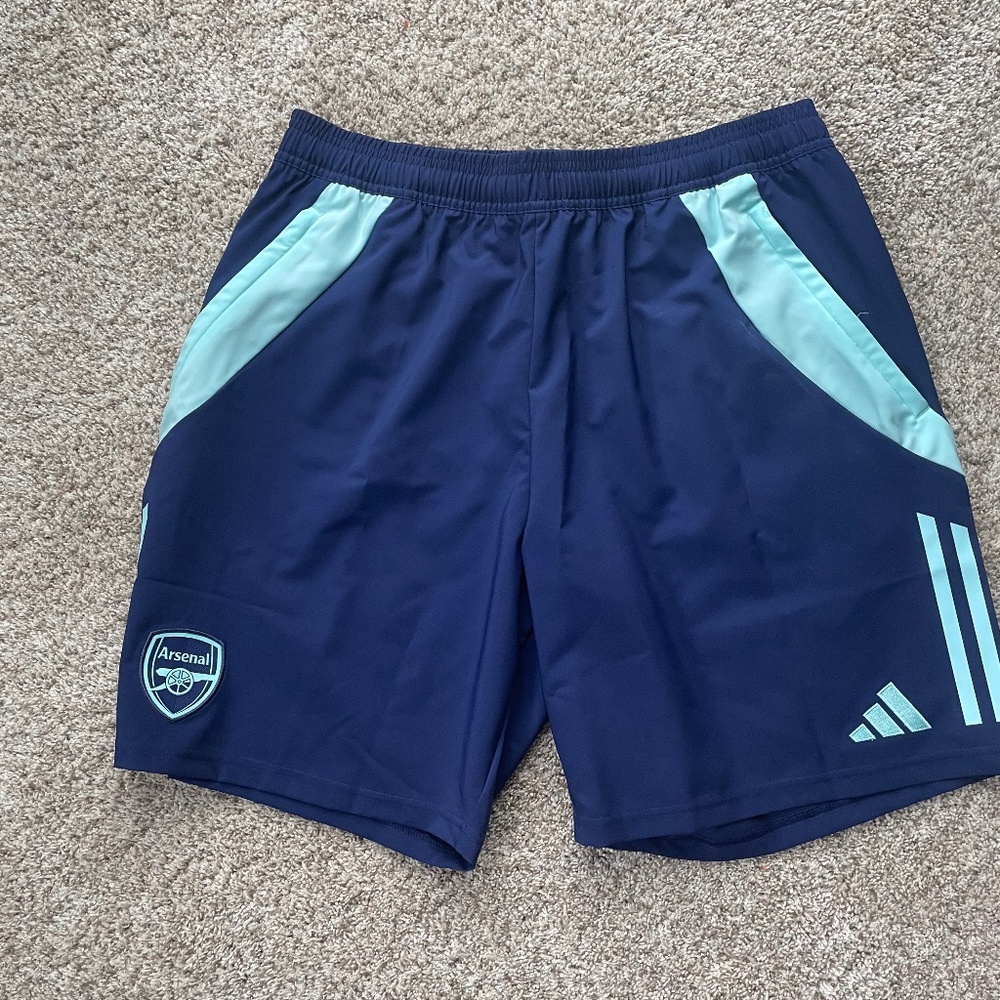 NWOT Men’s Large Adidas Arsenal FC Blue soccer training shorts